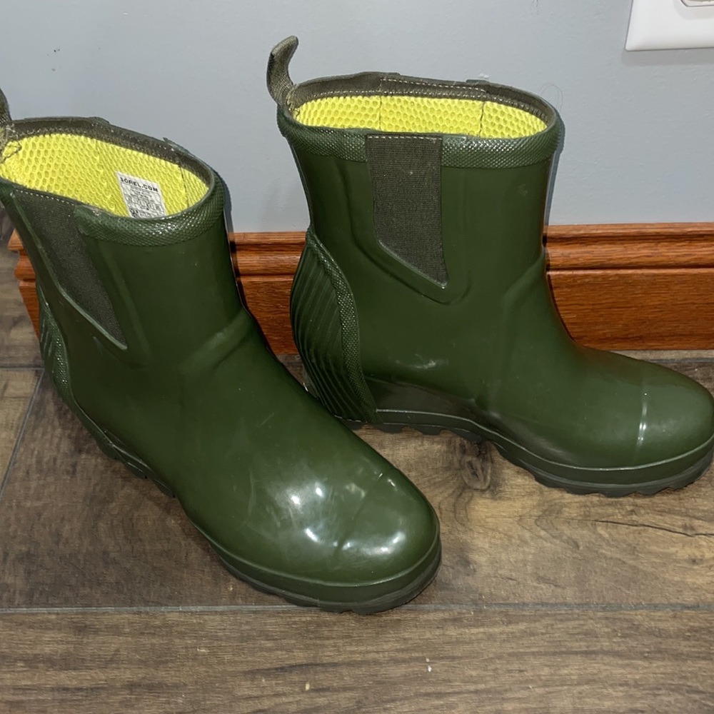 Sorel wedge rain boots